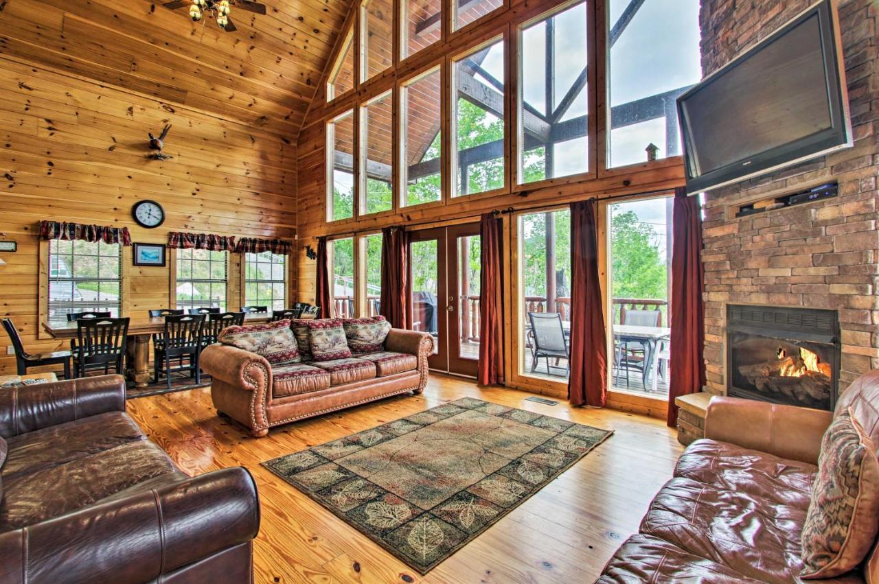 Expansive Gatlinburg Cabin Hot Tub, Deck And Grill! المظهر الخارجي الصورة