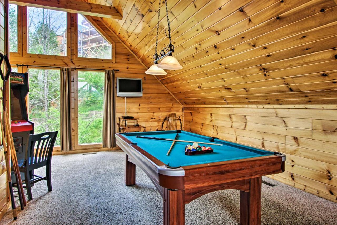 Expansive Gatlinburg Cabin Hot Tub, Deck And Grill! المظهر الخارجي الصورة