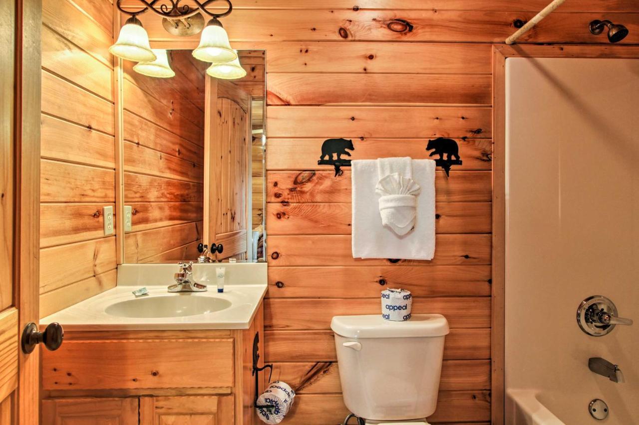 Expansive Gatlinburg Cabin Hot Tub, Deck And Grill! المظهر الخارجي الصورة