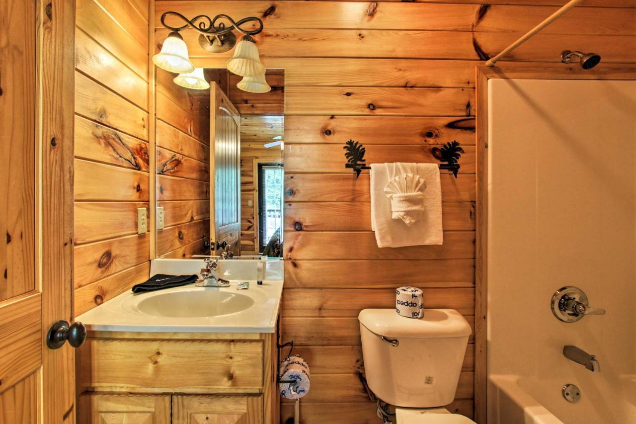 Expansive Gatlinburg Cabin Hot Tub, Deck And Grill! المظهر الخارجي الصورة